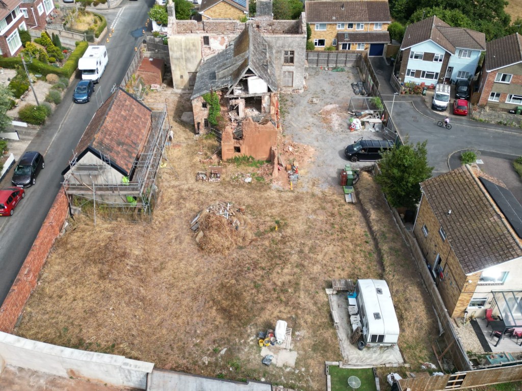 Lot: 198 - FORMER HISTORIC SITE FOR RESIDENTIAL DEVELOPMENT WITH PLANNING FOR SEVEN DWELLINGS - Drone view of site